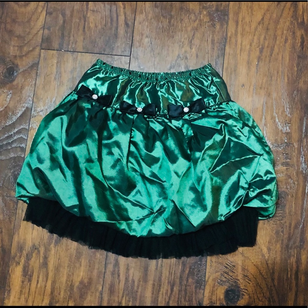 Girls Metallic Green Skirt size 5-7.